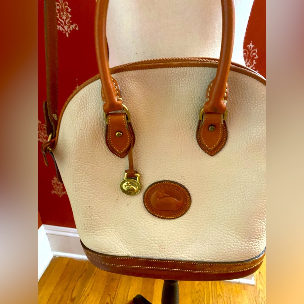 Dooney & Bourke cream leather purse